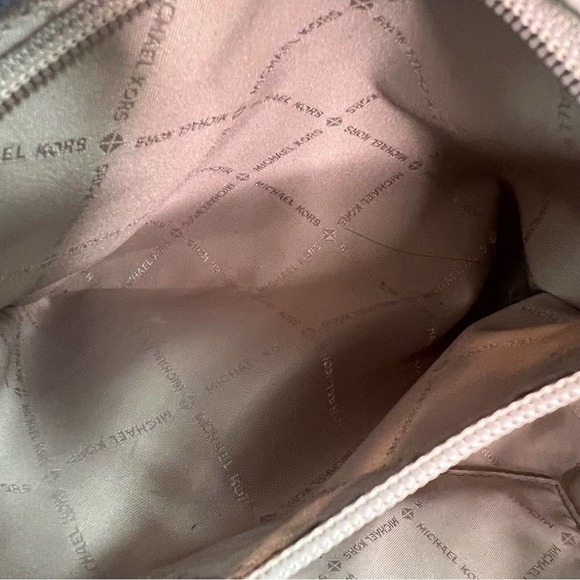 Michael Kors Jet Set Large
Saffiano Leather Shoulder Tote
Bag Light Blue color - Picture 8 of 9